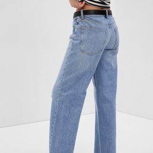 Gap size 27 or 4. Low rise light wash jeans! NWT